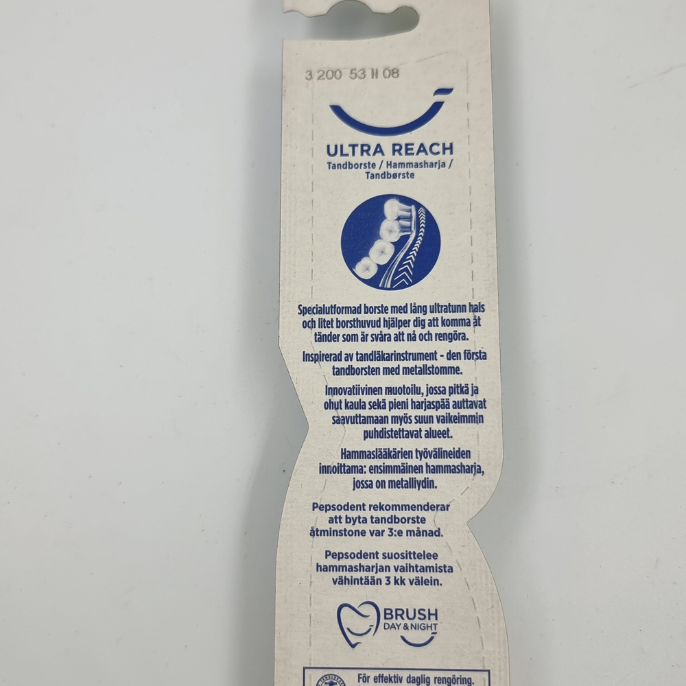 Зубная щетка Pepsodent Ultra Reach medium (серо-белая) 1 шт (Из Финляндии)