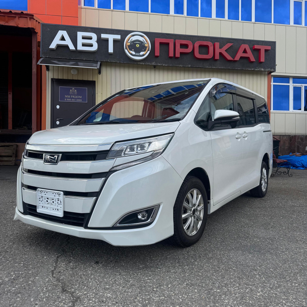 TOYOTA NOAH