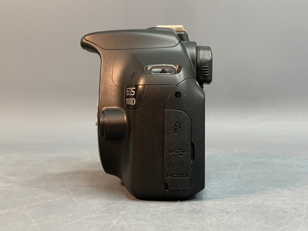 Canon EOS 1100D kit EF-S 18-55mm 3.5-5.6 ll 30 кадров