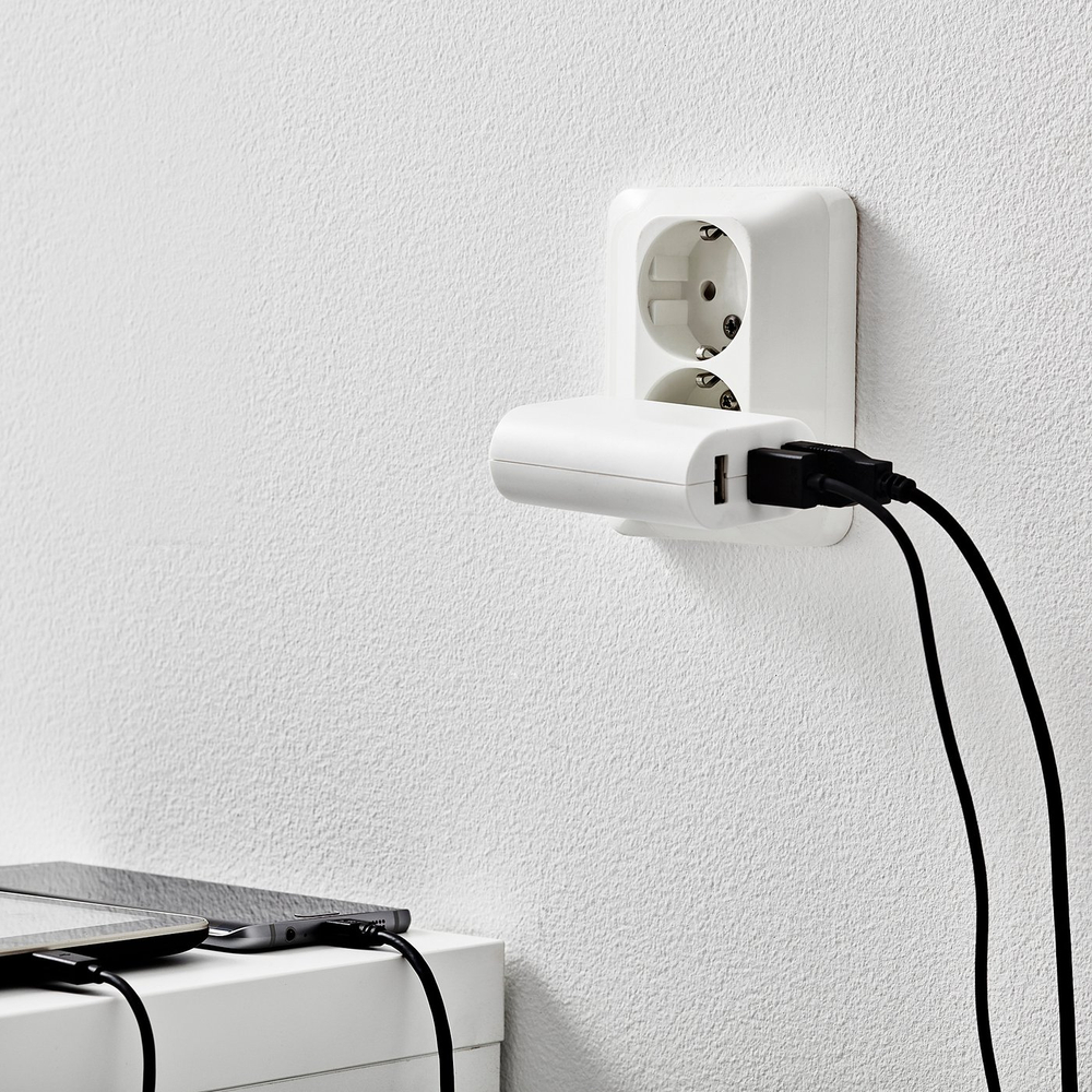 IKEA SMÅHAGEL  (ИКЕА СМОХАГЕЛ)  -  Зарядное устройство USB, 3 порта - белый