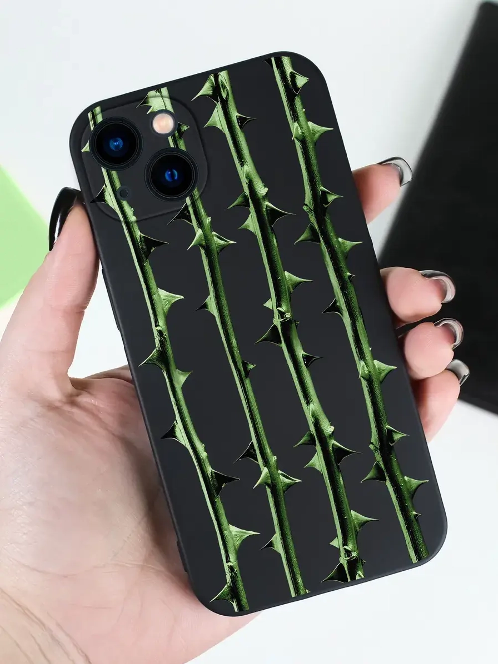 Чехлы на iPhone 13 с принтом