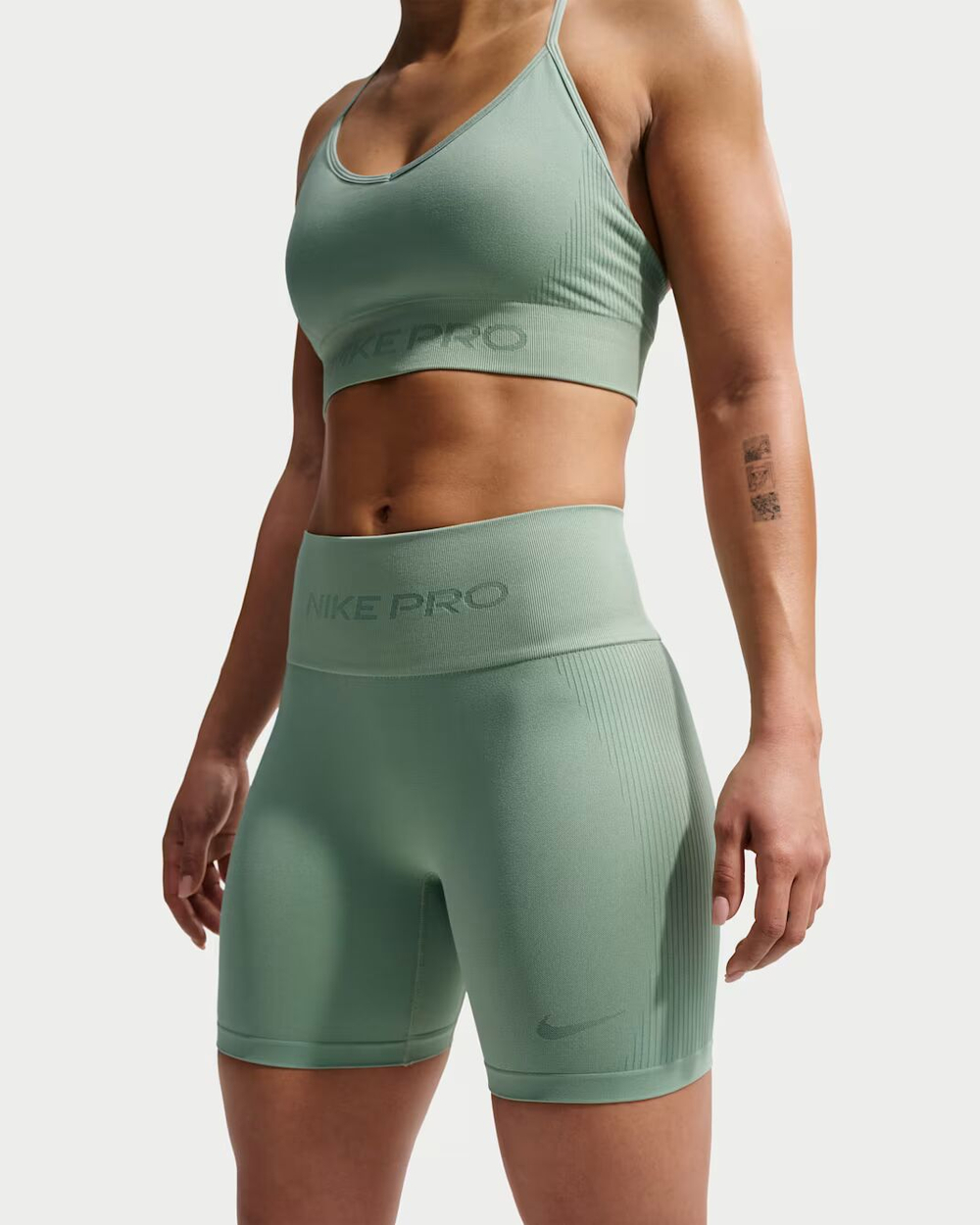 Nike Pro Seamless Женские велосипедные шорты Dri-FIT с высокой талией (13 см) - NIKE