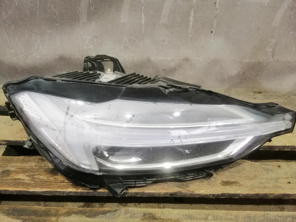 Фара правая LED Volvo XC60 2 17-21 Б/У Оригинал 31108601