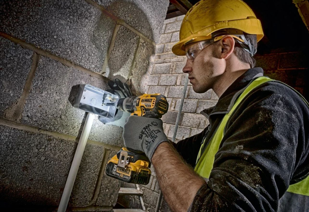 Бесщеточная ударная дрель-шуруповерт DEWALT DCD796D2 DCD796D2-QW