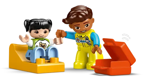 Конструктор LEGO Duplo 10447 Скорая помощь и водитель