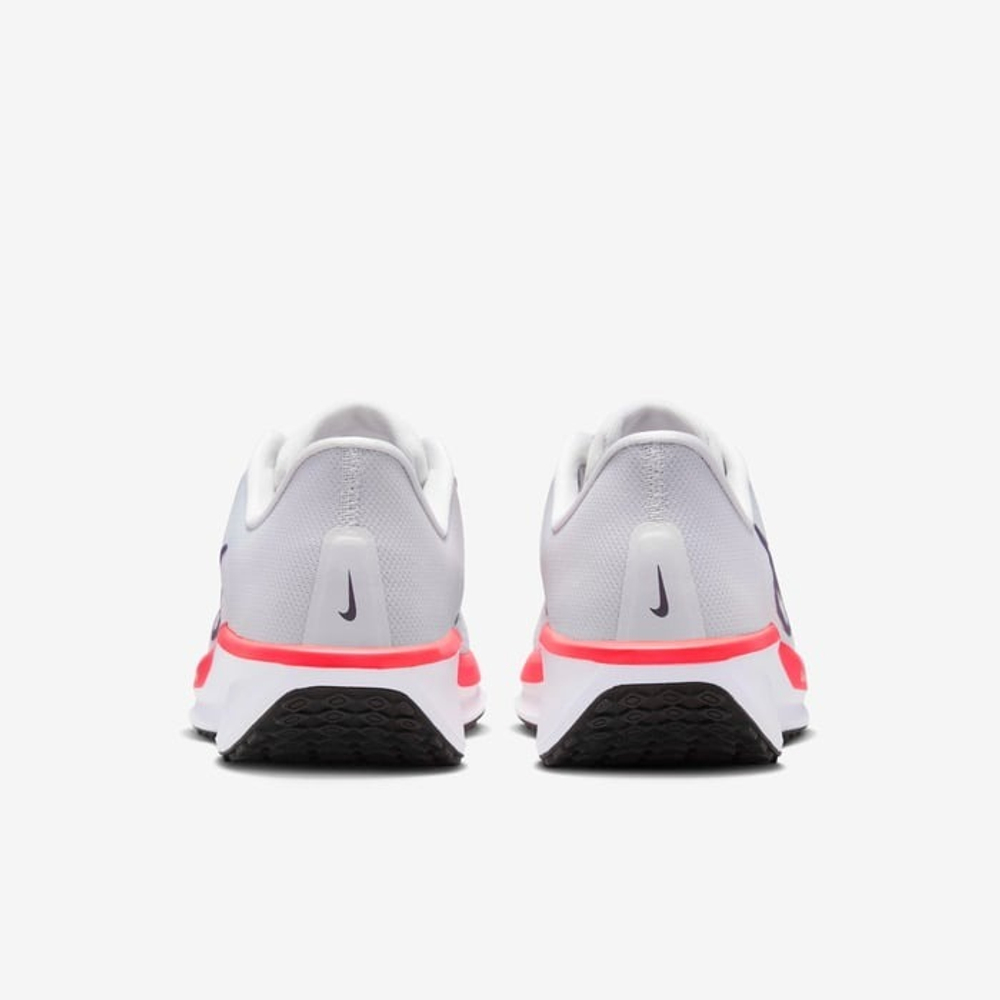 Кроссовки женские NIKE Quest 6