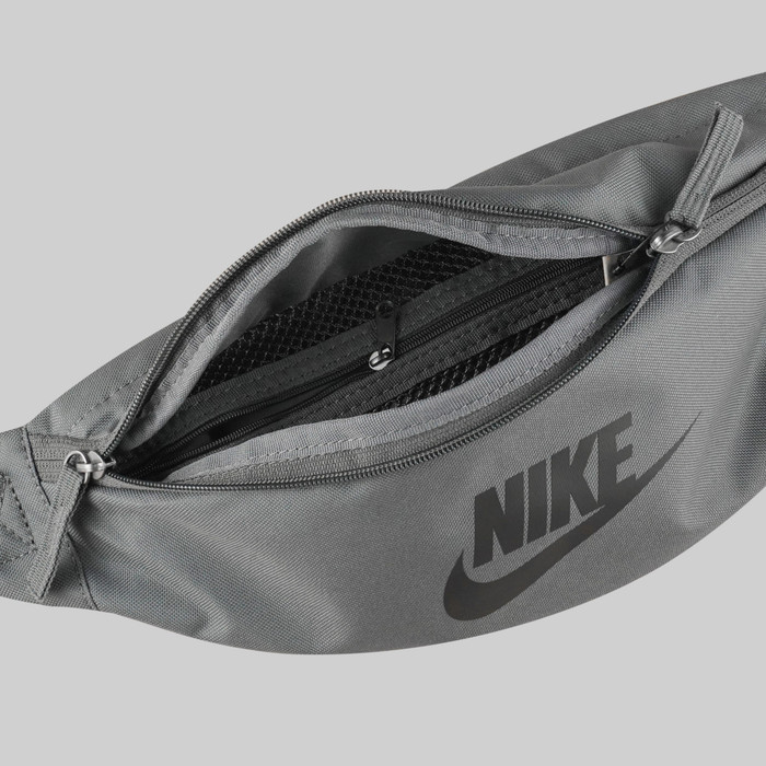 Сумка поясная Nike Heritage Waistpack артикул:DB0490-068 - купить в магазине Дайс