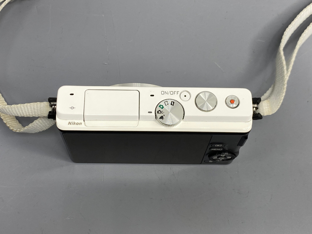 Nikon 1 J4