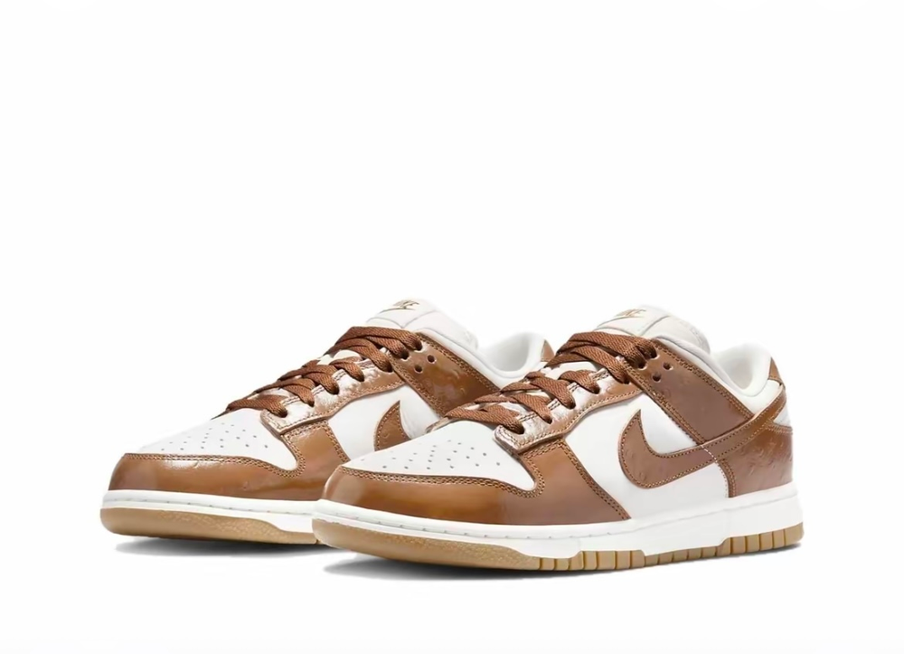alt="Фактура под страусиную кожу на накладках Ale Brown Nike Dunk Low FJ2260-001"