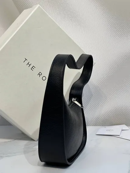 Сумка The Row Half Moon из зернистой кожи