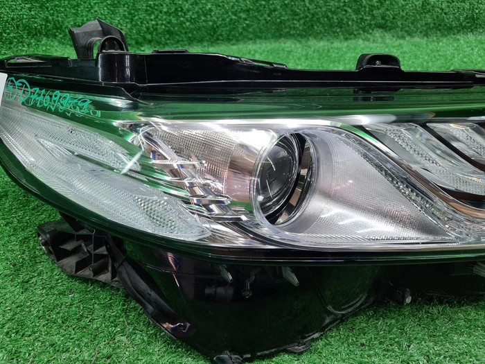 Фара правая Toyota Camry xv70 (20-нв) LED