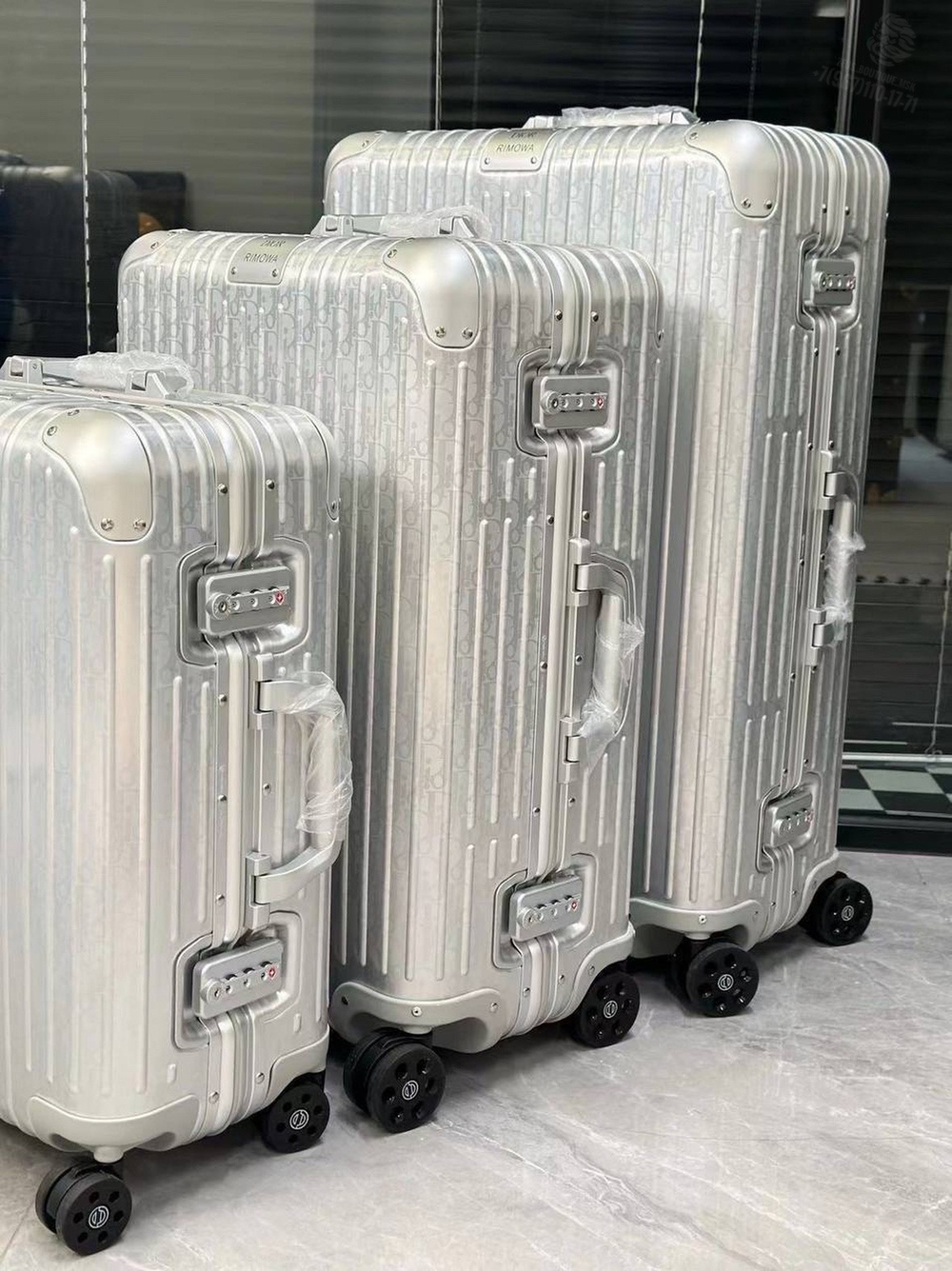Чемодан Rimowa х Christian Dior Aluminium