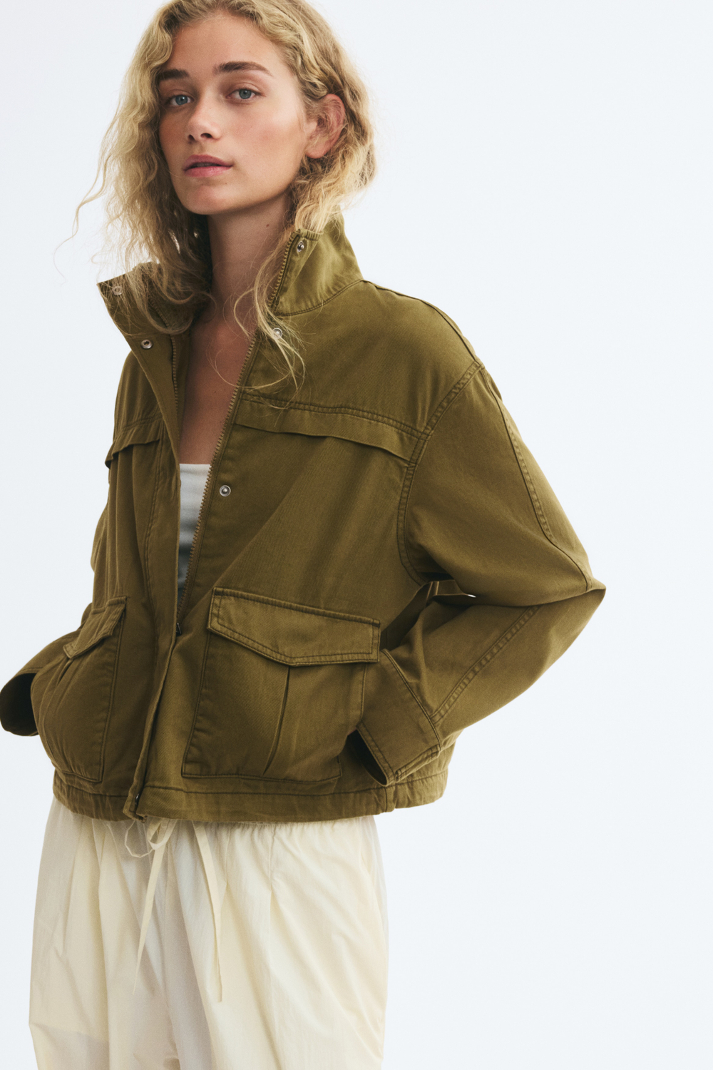 Куртка оверсайз в стиле милитари — короткая модель - H&M