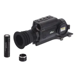 Тепловизионный прицел ATAK ET23-45 PRO - вид сзади с аккумулятором 18650 и крышкой