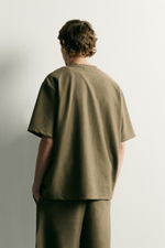 ФУТБОЛКА RELAXED FIT ИЗ РЕЛЬЕФНОЙ ТКАНИ — ZARA · 3992/430