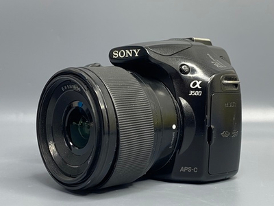 Sony Alpha A3500 Kit 18–50mm — 55 500 кадров (не заряжается через micro-USB)