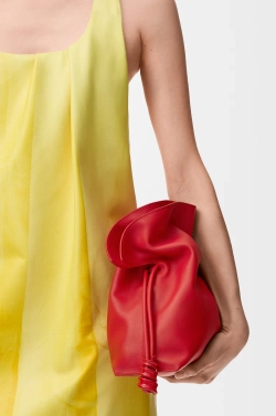 Loewe Сумка-клатч среднего размера Coil Flamenco из телячьей кожи наппа, ярко-красный