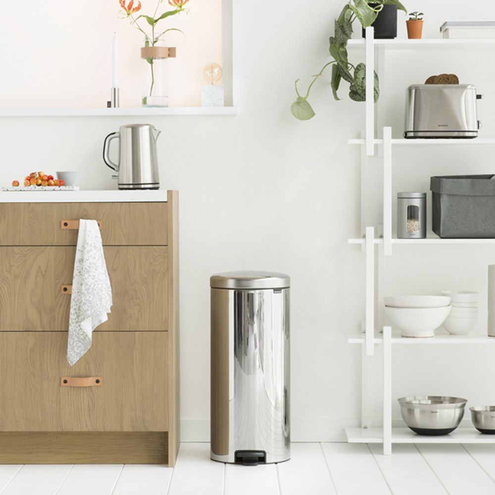 Ведро Brabantia NewIcon 30л стальное полированное в интерьере
