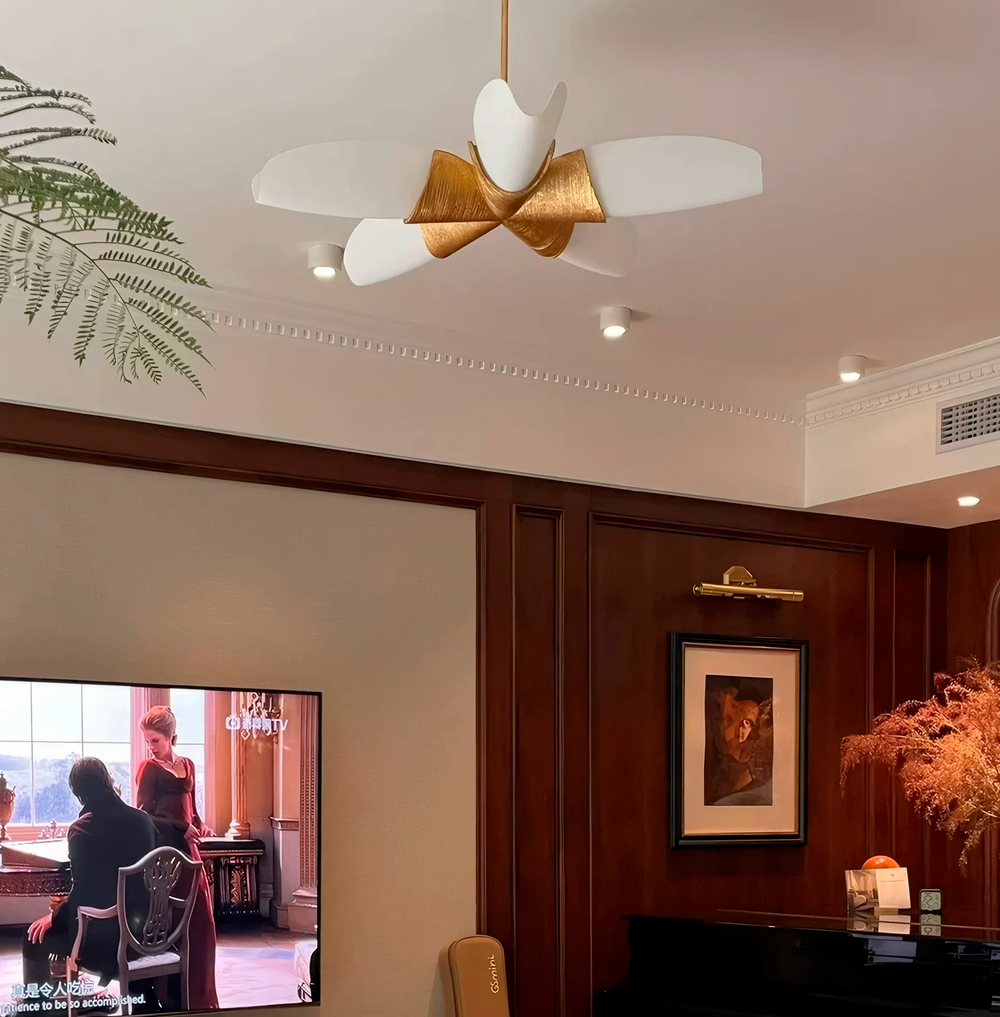 Chandelier  Utopia Medium 5 Arm by Visual Comfort & Co.