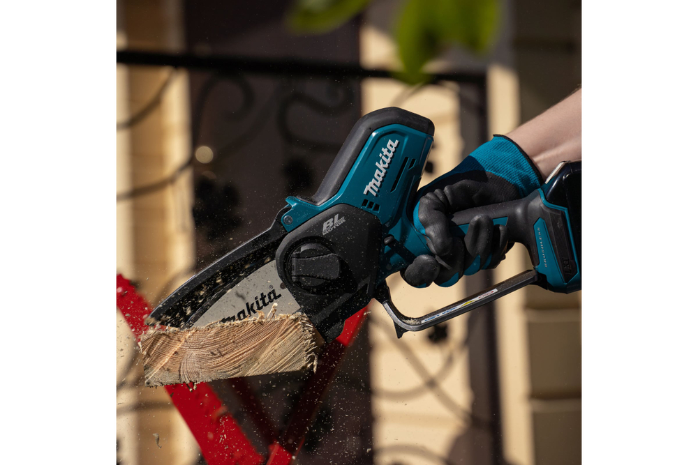 Пила цепная аккумуляторная Makita LXT BL 18 В, 320 Вт, 6/15 см, 0.325", 11 мм, 8 м/с XPT (BL1830B DC18SD) DUC150SF