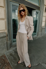 БЛЕЙЗЕР ИЗ СМЕСОВОГО ЛЬНА С ВЫТАЧКАМИ — ZARA
