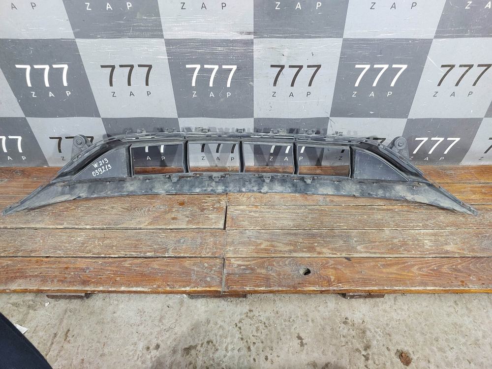 Решетка переднего бампера Mercedes E (W213) 20-23 Б/У Оригинал A2138858804