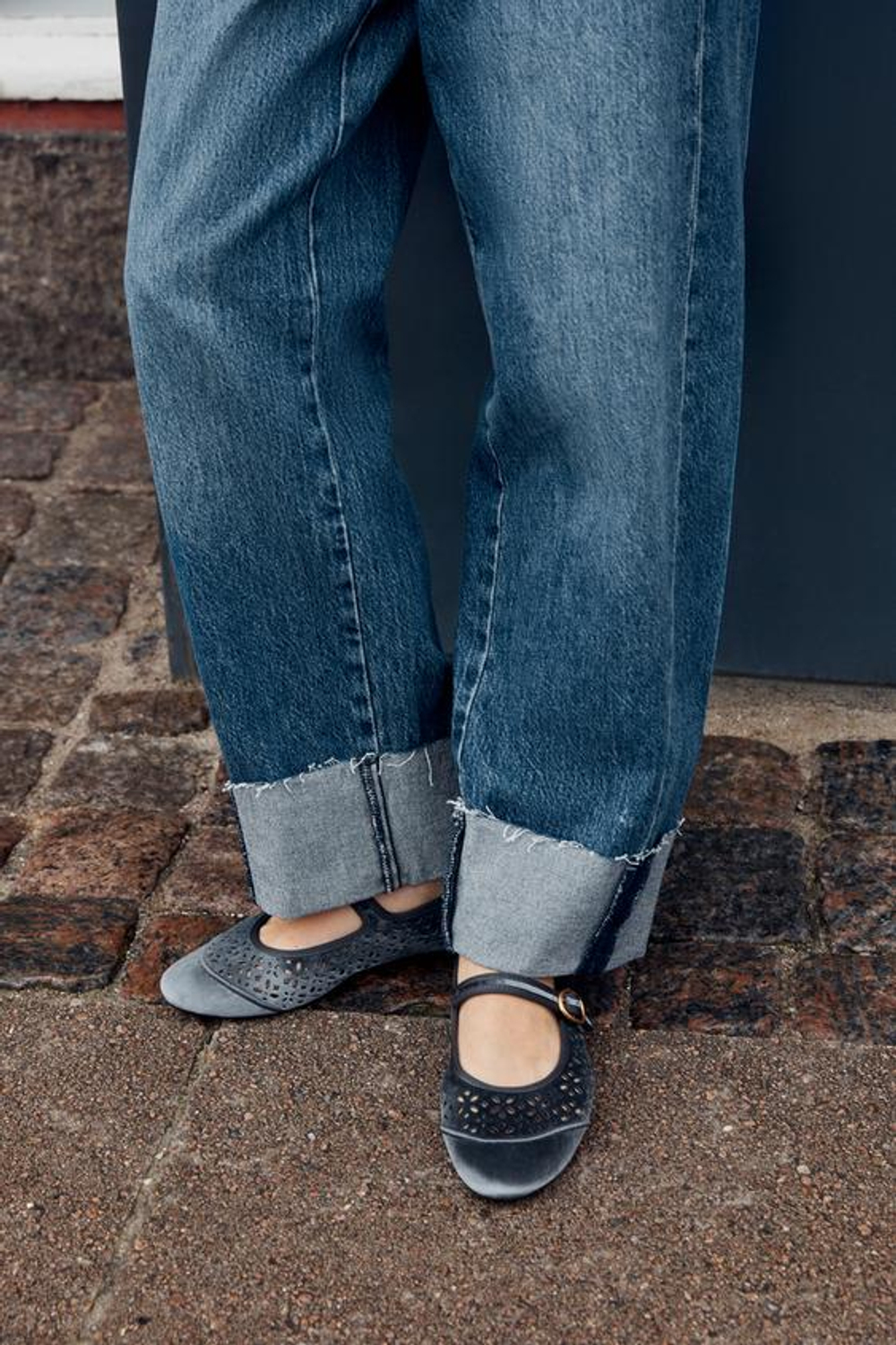 ZARA ПЕРФОРИРОВАННЫЕ БАЛЕТКИ С ПРИНТОМ, СИНИЙ
