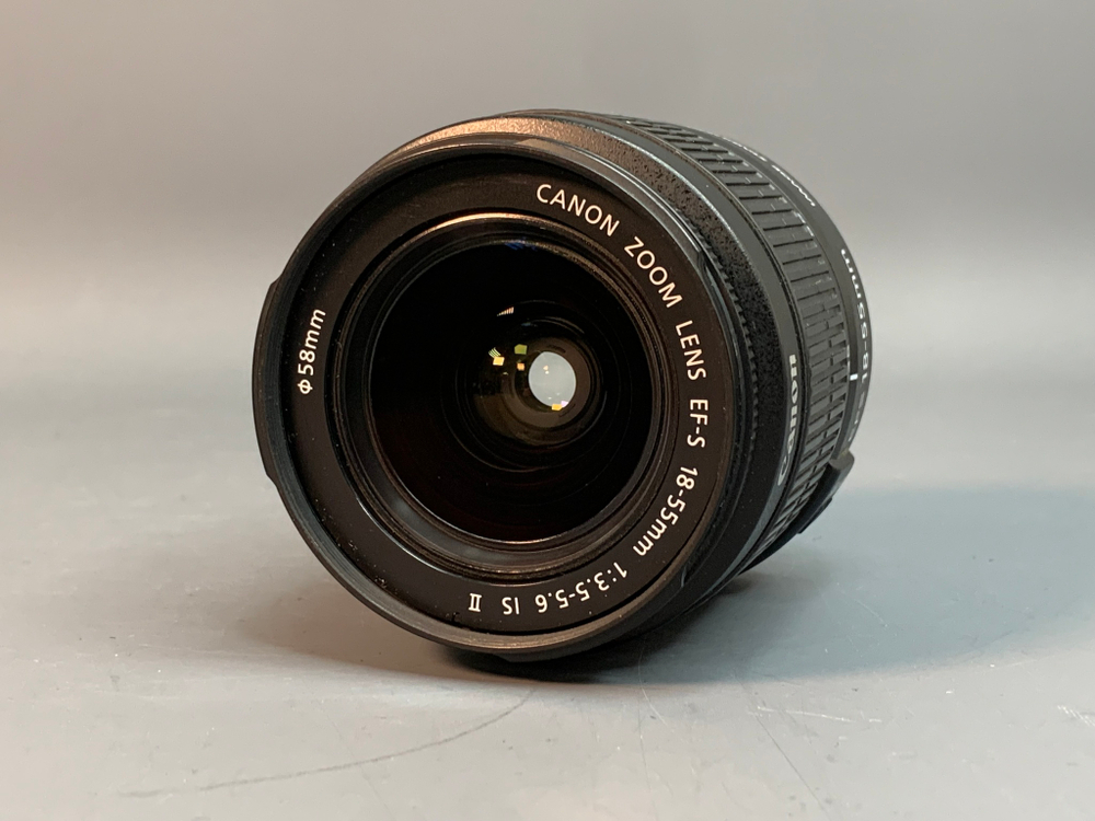 Canon 650D kit 18-55mm 3.5-5.6 IS II 12.000 кадров