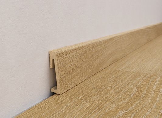Напольный ПВХ плинтус Salag Alpha Noble Oak (AP6137)