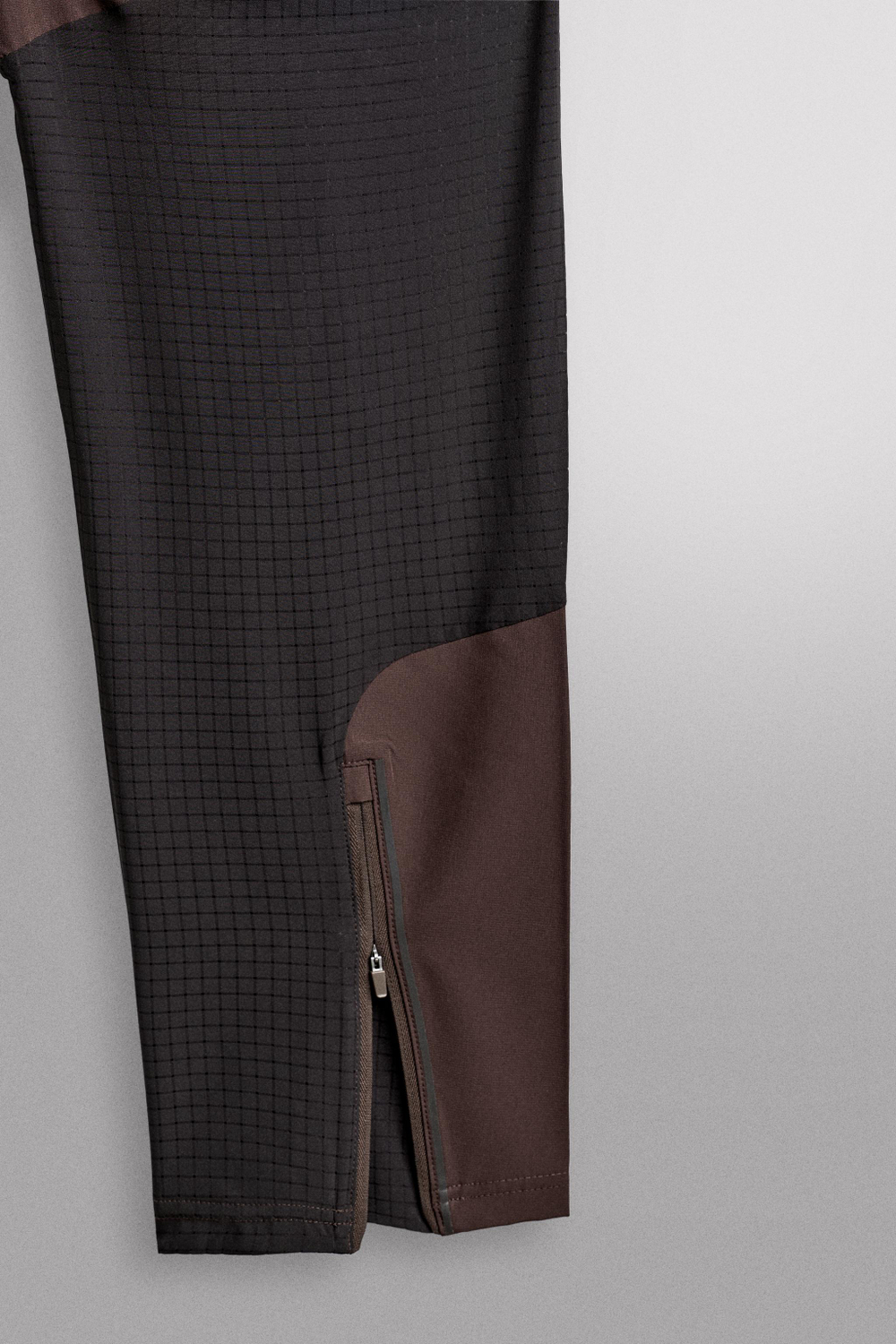 КОМБИНИРОВАННЫЕ БРЮКИ ИЗ ВЫСОКОТЕХНОЛОГИЧНОЙ ТКАНИ — ZARA