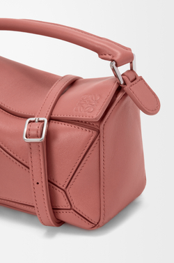 Loewe Сумка-мини Puzzle Featherlight из овечьей кожи наппа, красноватый