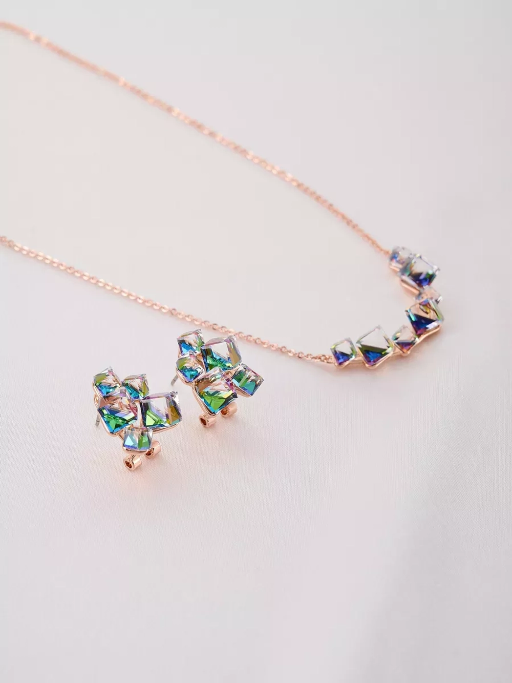 Серьги гроздья Мираж с зелеными кубиками Swarovski