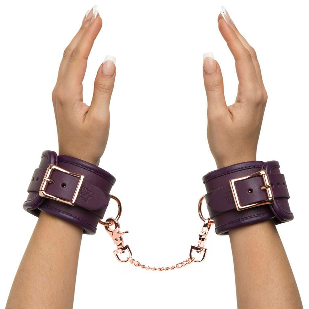 Фиолетовые наручники Cherished Collection Leather Wrist Cuffs (Цвет: фиолетовый)