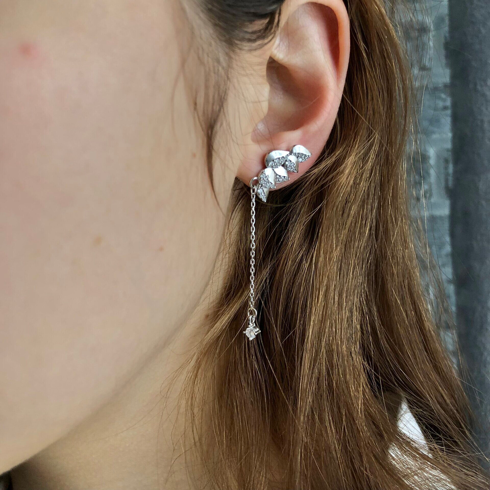 Серьги пусеты из серебра 925 с фианитами.