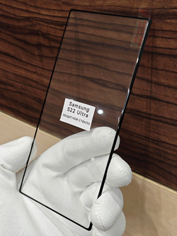 Защитное стекло ПРЕМИУМ для Samsung S25 Ultra (S-938B) с клеевой основой по всей площади без ультрафиолета, с олеофобным покрытием.