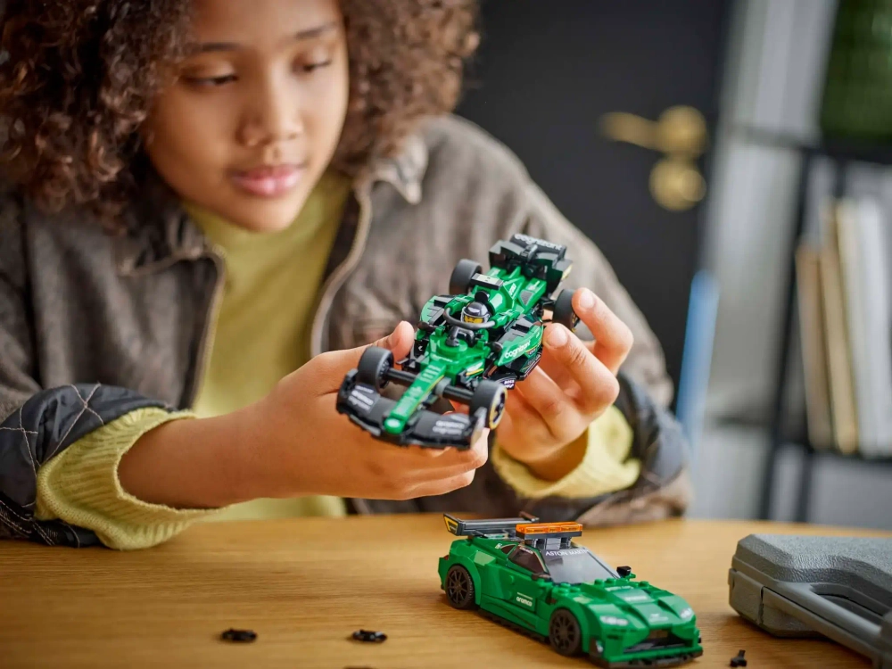 Конструктор LEGO Speed Champions 76925 Автомобиль безопасности Aston Martin и AMR23