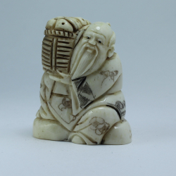 Нэцкэ Монах с корзиной рыбы