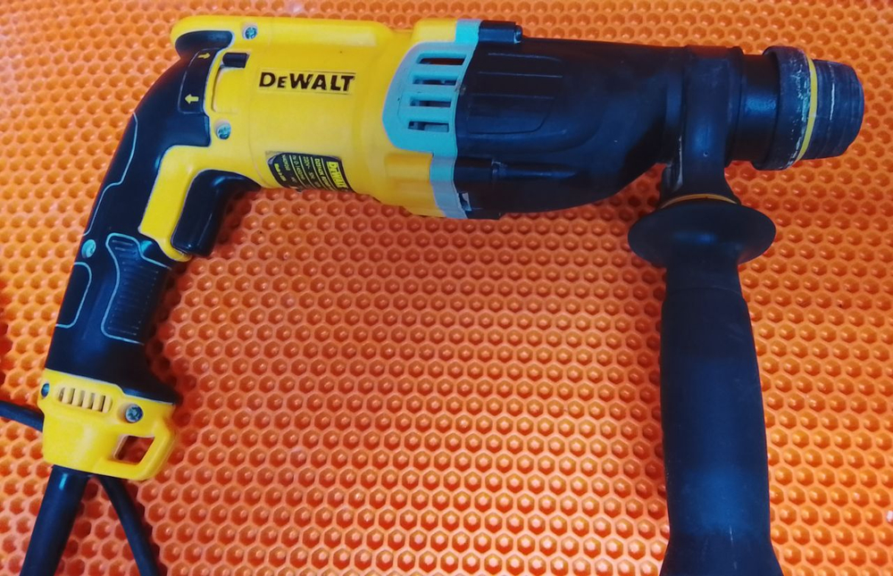 Перфоратор Dewalt D25143k