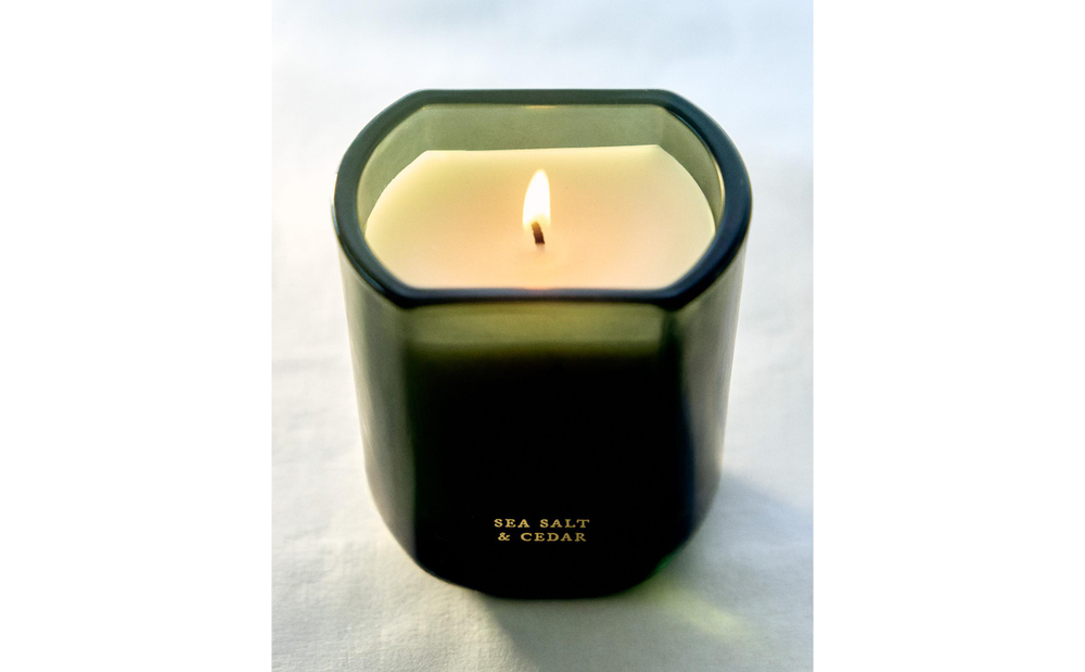 Свеча ароматическая Sea Salt & Cedar 220 г Zara Home, фото 2