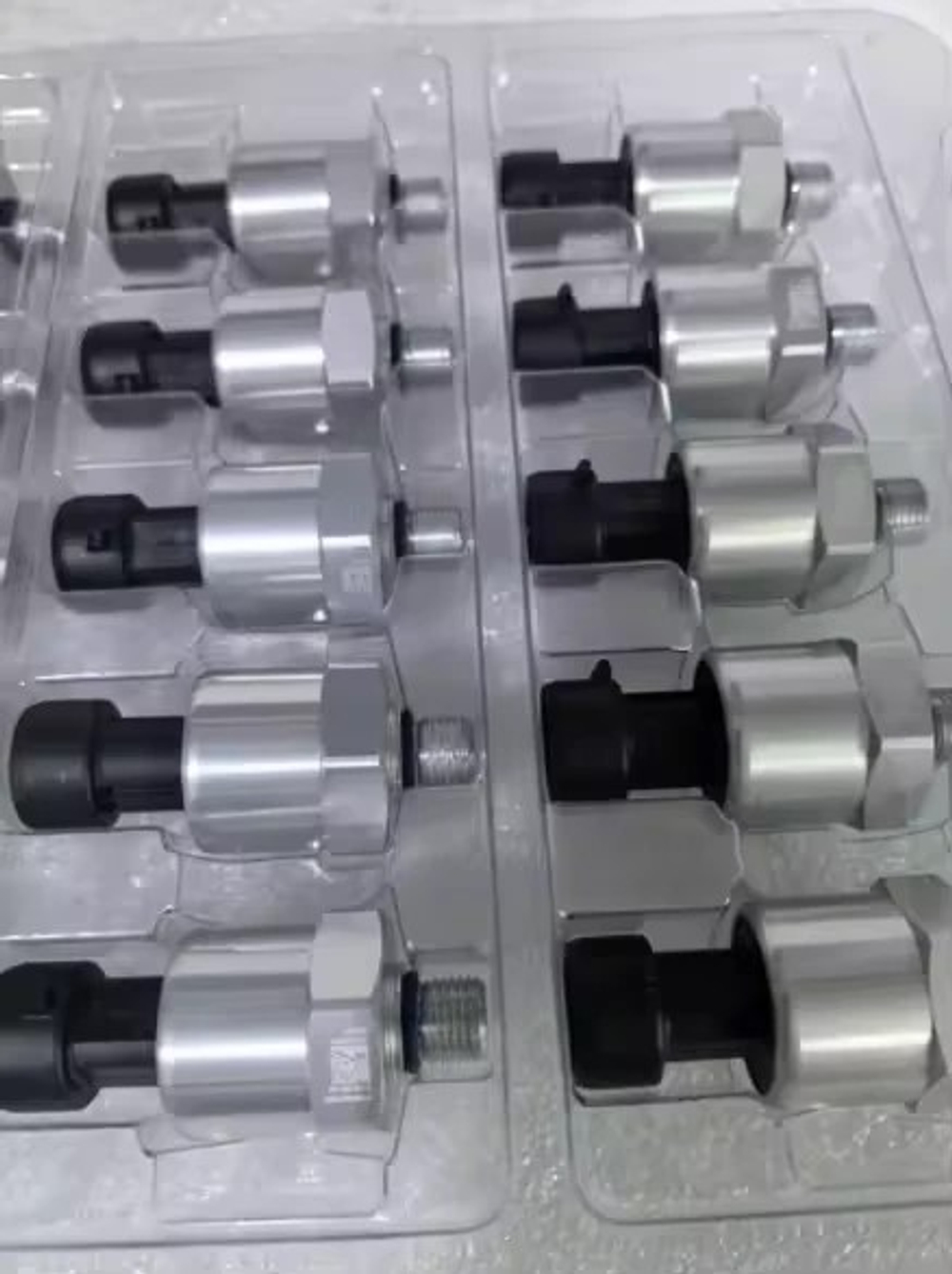 P-1001127369 Датчик давления привода переключения передач EATON Dongfeng