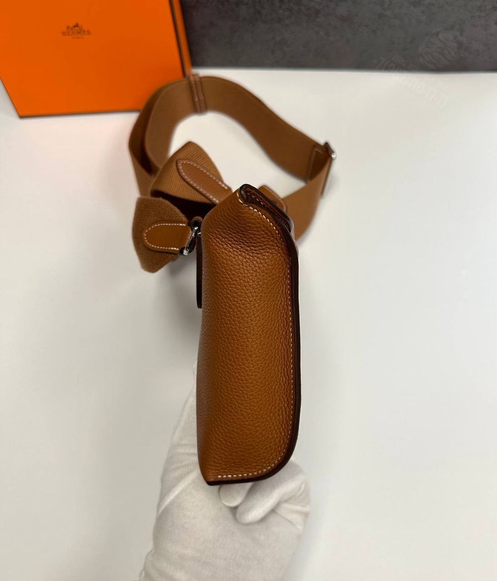 Нагрудная сумка слинг Hermes Evelyne Belt карамельная