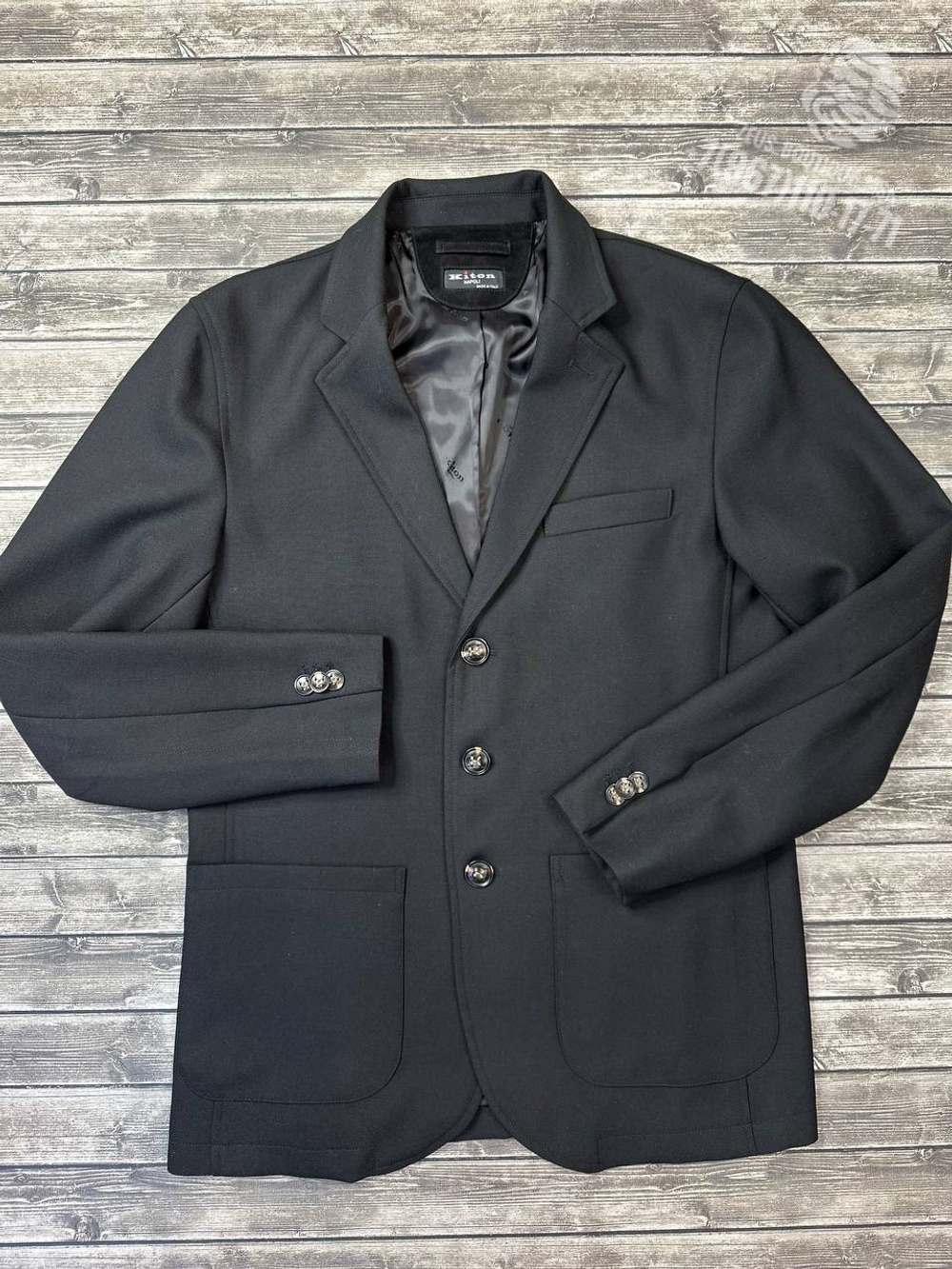 Классический костюм Kiton