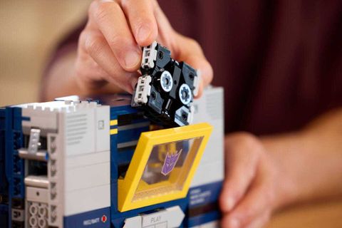 Конструктор LEGO Icons 10358 Transformers: Soundwave