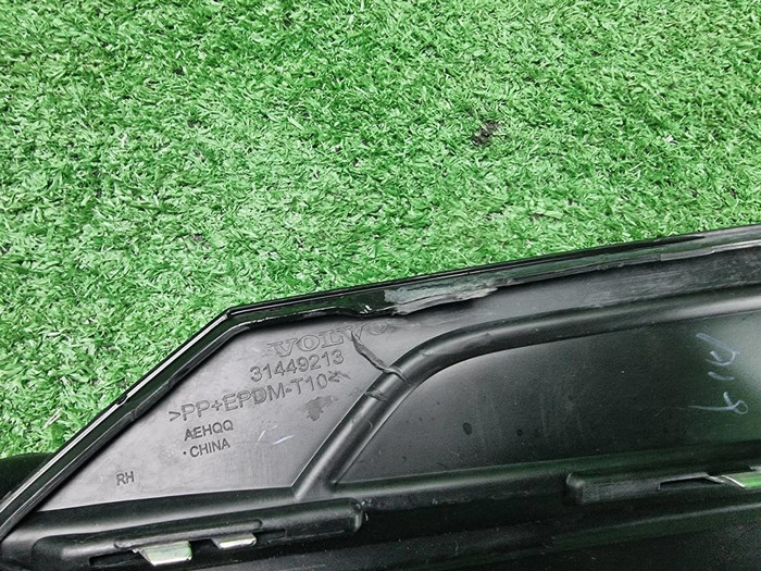 Решетка переднего бампера RH Volvo XC60 2 (17-21)