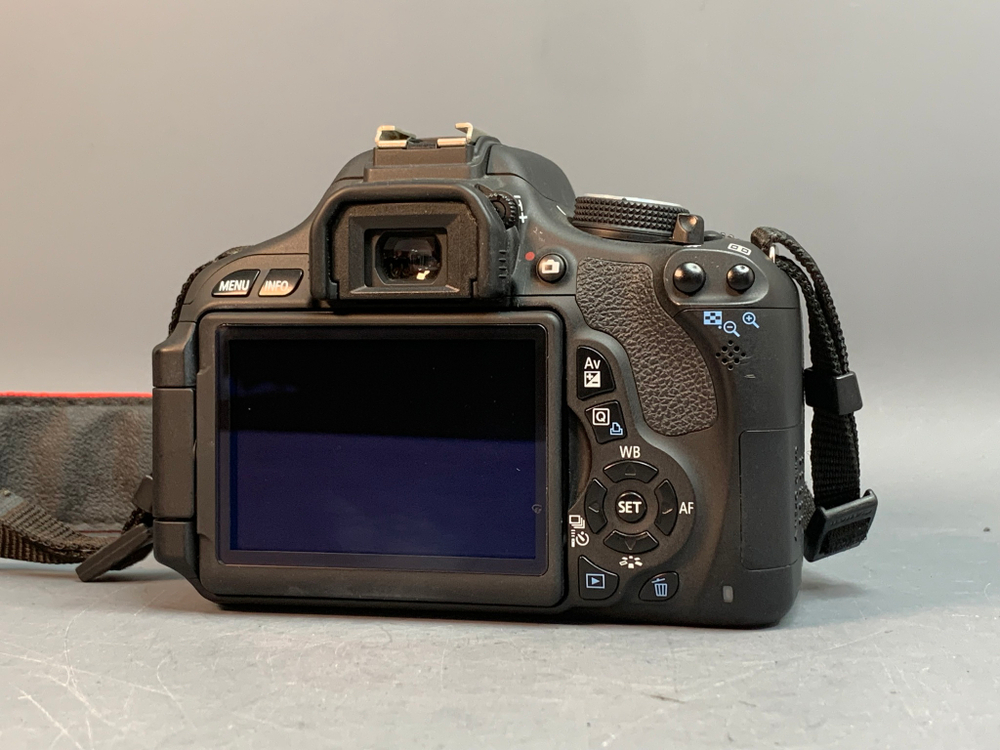 Canon 600D kit 18-55mm 3.5-5.6 IS ll 7.000 Кадров