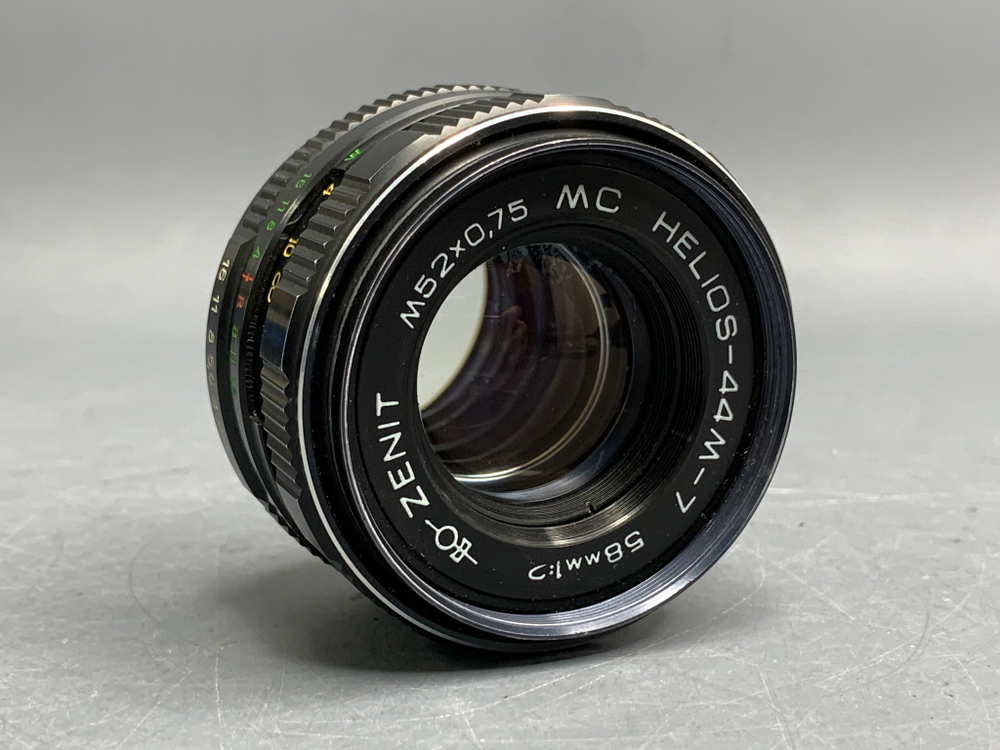 MC Helios-44M-7 внутри небольшой маслянистый развод