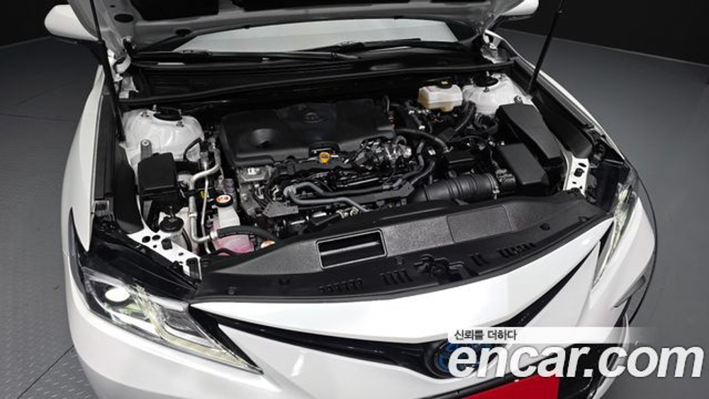 Toyota Camry 2.5 LE Hybrid — 2024