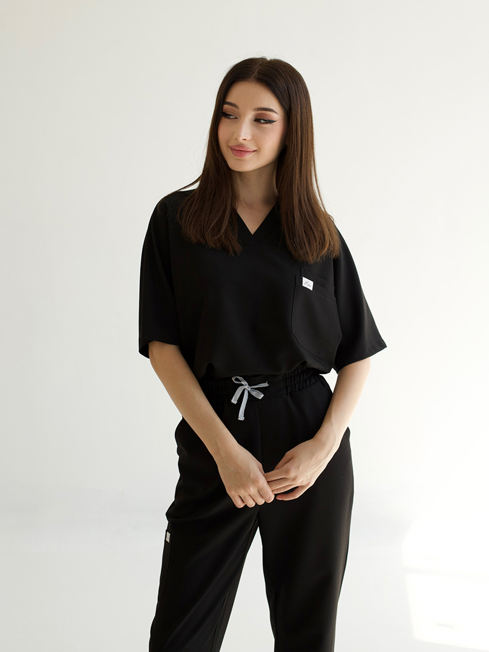 Костюм Oversize чёрный на модели свободный крой
