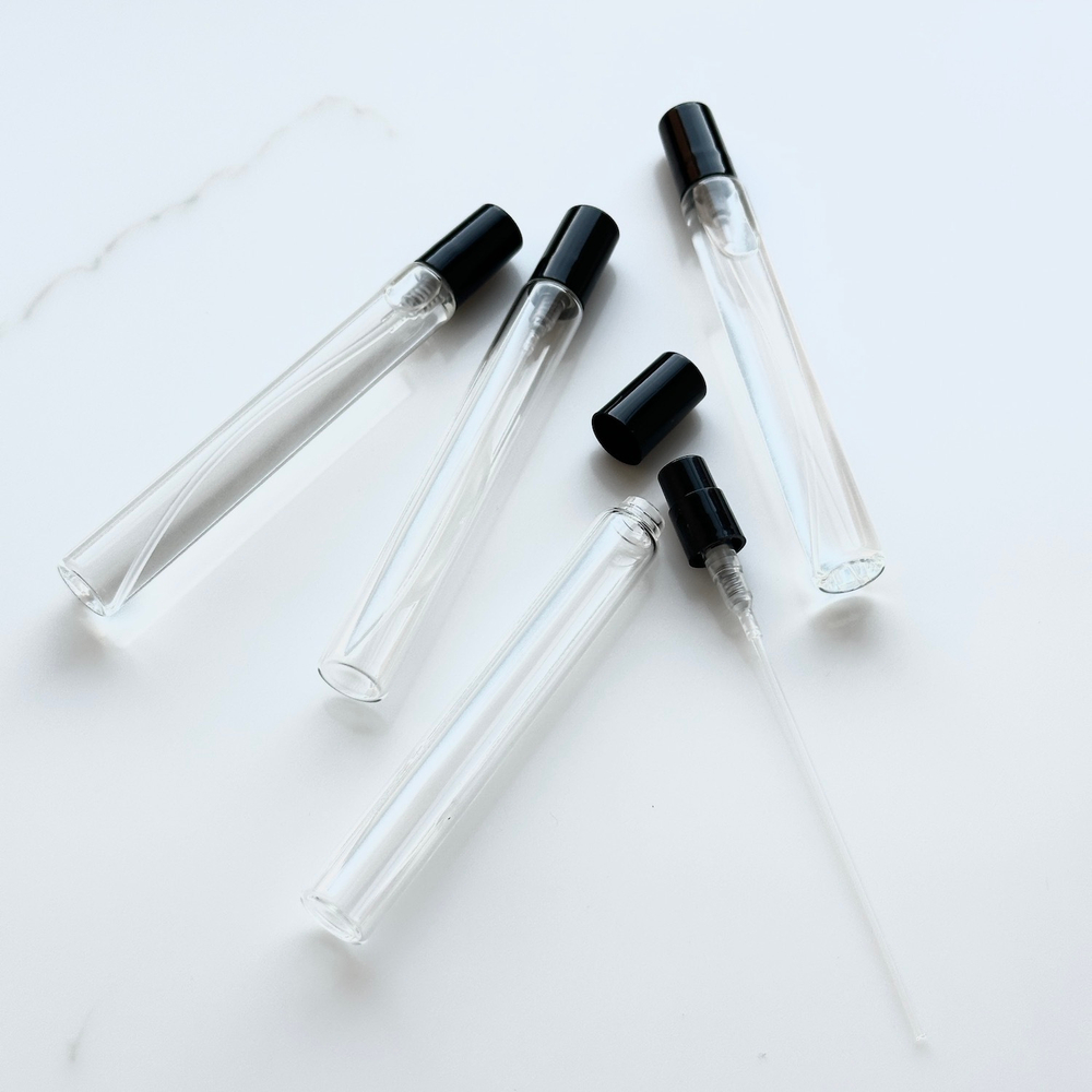 10 КОМПЛЕКТОВ: Флакон STICK 10 ml из тонкого стекла в комплекте с черным глянцевым пластиковым самозащелкивающимся спреем и черным пластиковым колпачком