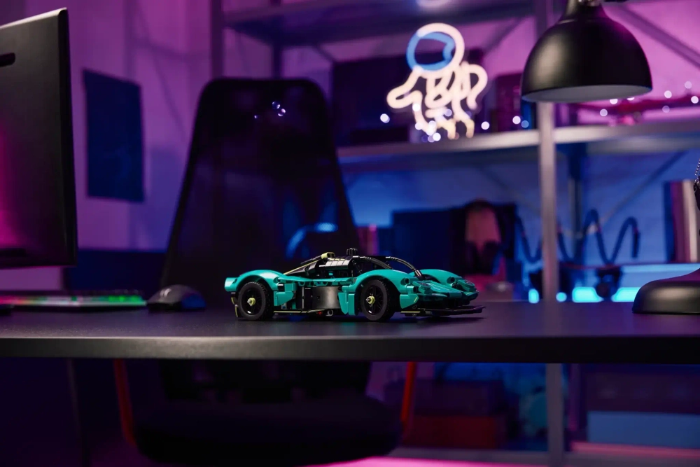 Конструктор LEGO Technic 42208 Aston Martin Valkyrie